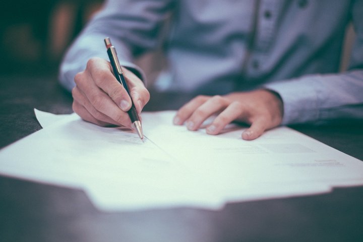 writing-hand-pen-sign-finger-business-910947-pxhere.com